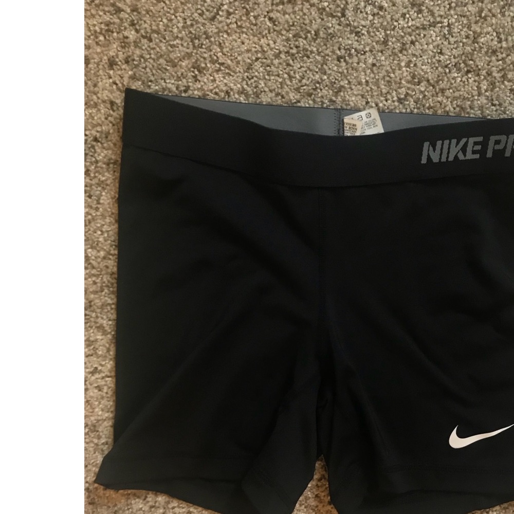 Women’s Nike Pro Shorts-Size Small